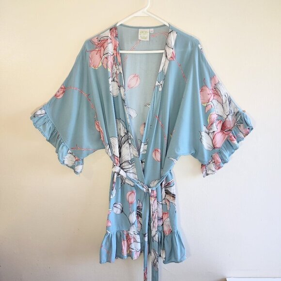 'Plum Pretty Sugar Floral Wrap Robe Flutter Sleeves Bridesmaids Beauty Size XS/S - Picture 2 of 8